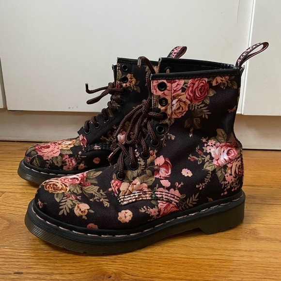 Dr. Marten’s Floral Printed Canvas 8 Eye Combat Boots Size 5 - Picture 4 of 16